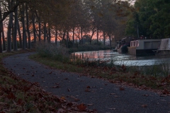 Le soleil se couche sur le Canal