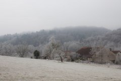 Une ferme sous la glace du côté de Bélaye